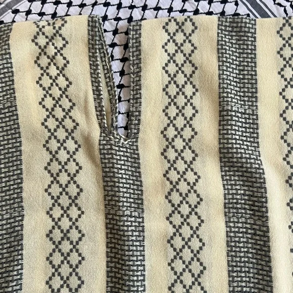 🌸🦩💕 HP🦩🌸💕Free People Gray and Cream Chunky Knit Poncho🌸💕🦩🦩 - Picture 7 of 7